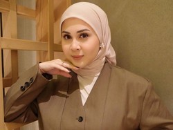 7 Gaya Hijab Artis Tanah Air yang Simple Tapi Tetap Modis untuk Sehari-hari