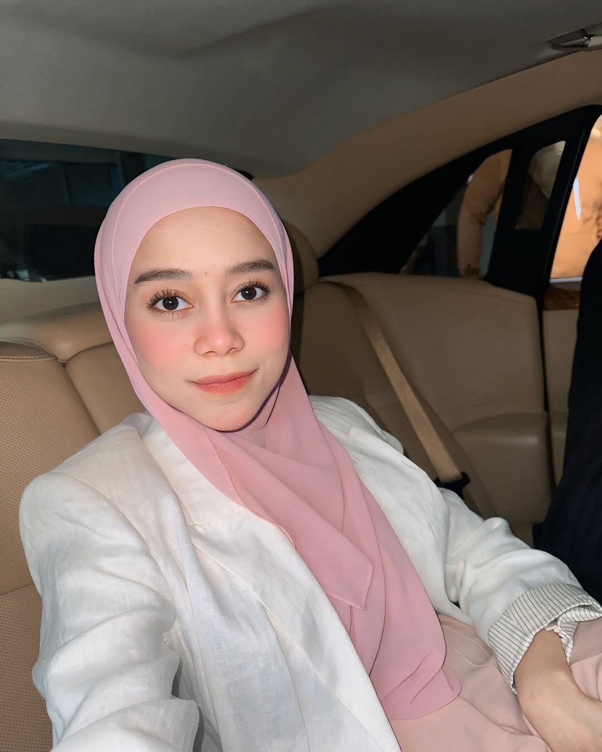 Gaya Hijab Artis