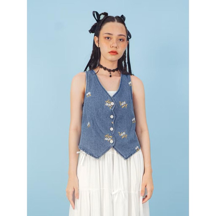 Get The Look: Ide outfit casual denim ala Amanda Rawles