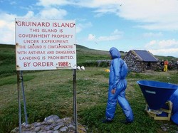 YouTuber Nekat ke Pulau Terlarang Tempat Uji Coba Senjata Biologis Rahasia