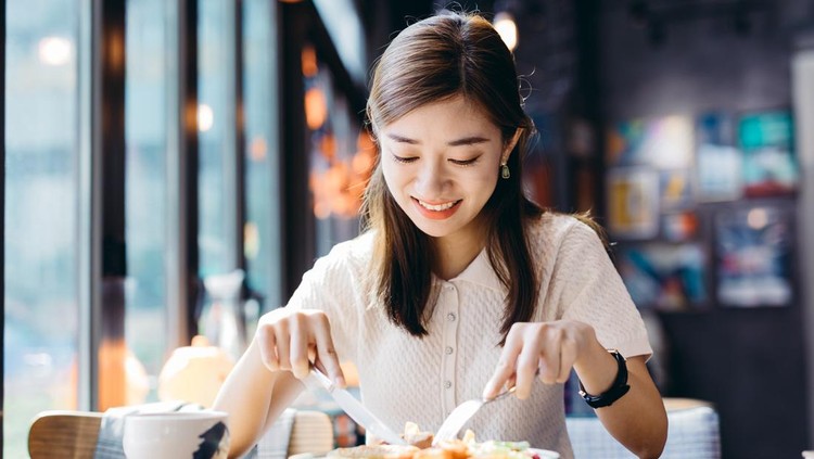 Brunch&comma; Smart Phone&comma; Women&comma; Breakfast&comma; Healthy Lifestyle&comma; China - East Asia&comma; Shanghai&comma; Adults Only