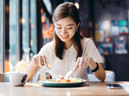 Ini Ciri Kepribadian yang Dimiliki Orang yang Makannya Lama