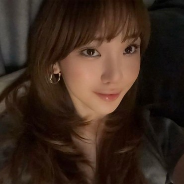 Lepas Hijab, Ini 7 Penampilan Terbaru Jule dengan Gaya Rambut Copper Brown