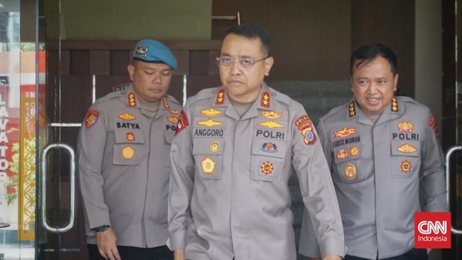 Kapolda DIY, Irjen Pol Anggoro Sukartono menyatakan akan mencopot AKP Mulyanto dari jabatannya selaku Kasat Lantas Polresta Sleman buntut kasus Hogi Minaya.