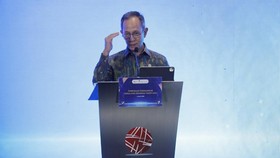 Daftar 3 Pejabat OJK yang Mundur Tiba-tiba Usai IHSG Ambrol