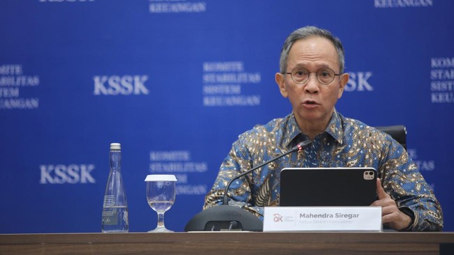 Mahendra Siregar menjadi sorotan usai mundur mendadak dari jabatannya sebagai Ketua Dewan Komisioner Otoritas Jasa Keuangan (OJK) pada Jumat (30/1) petang.