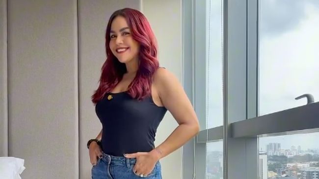 Bantah Bangkrut, Ini Alasan Melaney Ricardo Jual Rumah