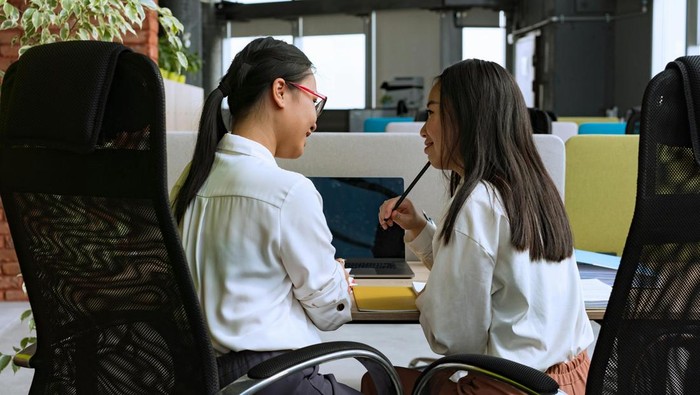 Orang karismatik membuat orang lain merasa baik tentang diri mereka sendiri. Mereka berusaha untuk mendukung orang lain.