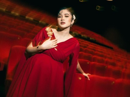 Ochi Rosdiana Eks JKT-48 Tampil Anggun di Kehamilan Pertama, Intip 7 Potretnya