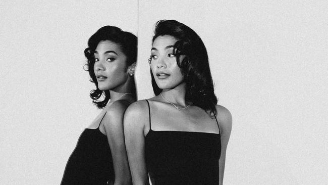 Lirik Lagu A Couples Minutes - Olivia Dean