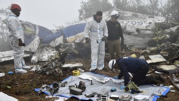FOTO: Pesawat Bawa Anggota DPR  Kolombia Jatuh di Pegunungan