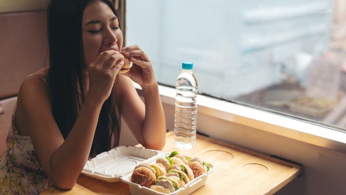 Serat jadi Nutrisi Penting Saat Traveling. Beberapa manfaat penting serat saat traveling/Foto: freepik.com/jcomp