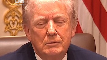 Trump Bantah Tertidur dalam Rapat Kabinet, Klaim Sedang Bosan