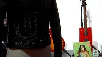 50 Barang Pribadi Musisi Dunia Akan Dilelang untuk Amal