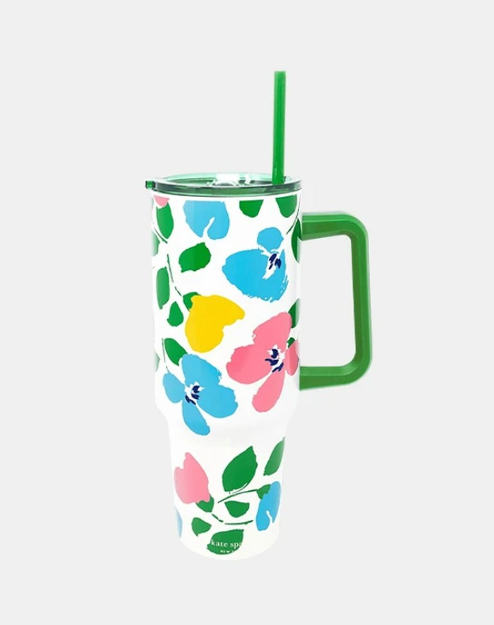 Tumbler dari Kate Spade hadir sebagai pilihan yang tepat dengan desain yang simpel, chic, dan modern. Tumbler ini tersedia dalam palet warna yang cheerful dengan detail ikonis khas Kate Spade.