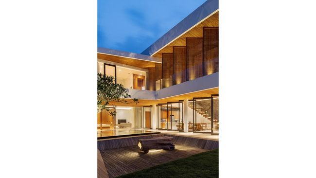 Wooden Fin House, sebuah hunian pribadi di Semarang, Jawa Tengah, resmi masuk dalam nominasi A' Design Award, kompetisi desain yang berbasis di Italia.