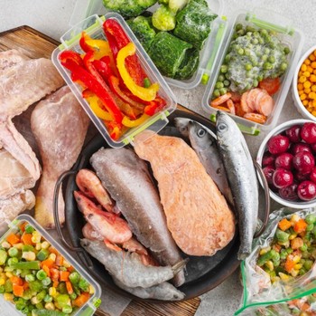 5 Makanan yang Tidak Boleh Disimpan di Pintu Freezer Menurut Ahli