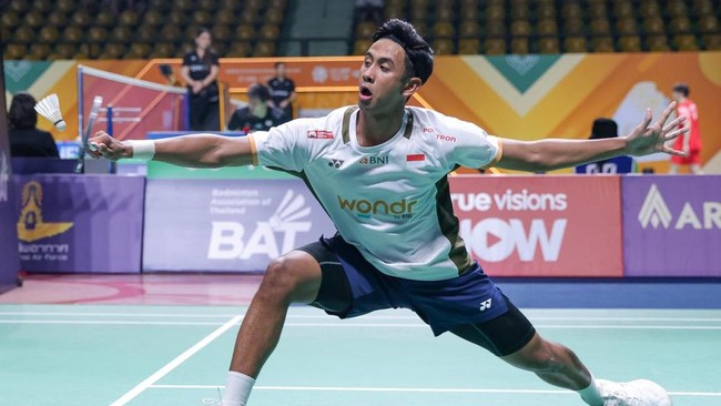 Tunggal putra Indonesia Alwi Farhan lolos ke perempat final All England 2026 usai menyingkirkan wakil Taiwan, Chou Tien Chen dengan skor 21-13, 21-19.