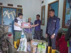 Tanggap Bencana Longsor Cisarua Bandung, BRI Peduli Salurkan Bantuan