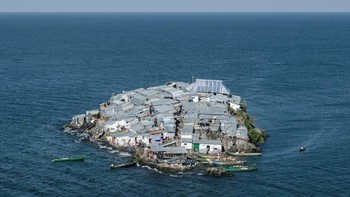 FOTO: Pulau Seluas Lapangan Bola Dihuni 500 Jiwa, Ada Bar dan Kasino