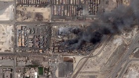 Ledakan di Pelabuhan Iran Tewaskan 1 Orang dan 14 Luka-luka