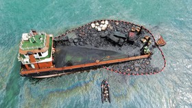 Kapal Bawa Limbah Minyak Kandas di Batam, Muatan Tumpah ke Laut