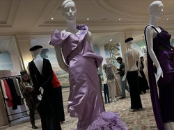 Saat Sosialita Arab Kuras Isi Lemari, Lelang Gaun Mewah Dapat Rp 120 M