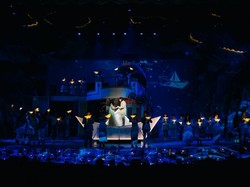 Pemain Musikal Perahu Kertas Excited di Show Perdana: Energi Penonton Gila!