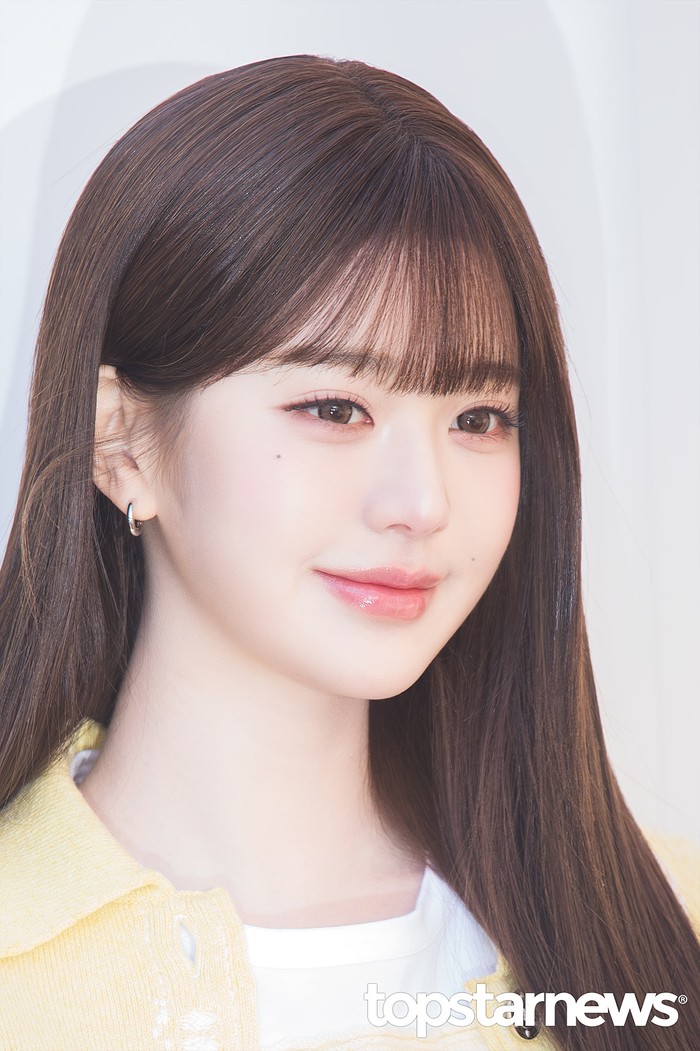 Sebelumnya, bagi yang belum tahu, spesialis kasmir mewah asal Skotlandia yang bergabung dengan M&eacute;tiers d'Art milik CHANEL pada tahun 2012 silam tersebut mengumumkan Jang Wonyoung IVE sebagai duta merek pada 14 Januari 2026 lalu./ Foto: x.com/TSN_PHOTO