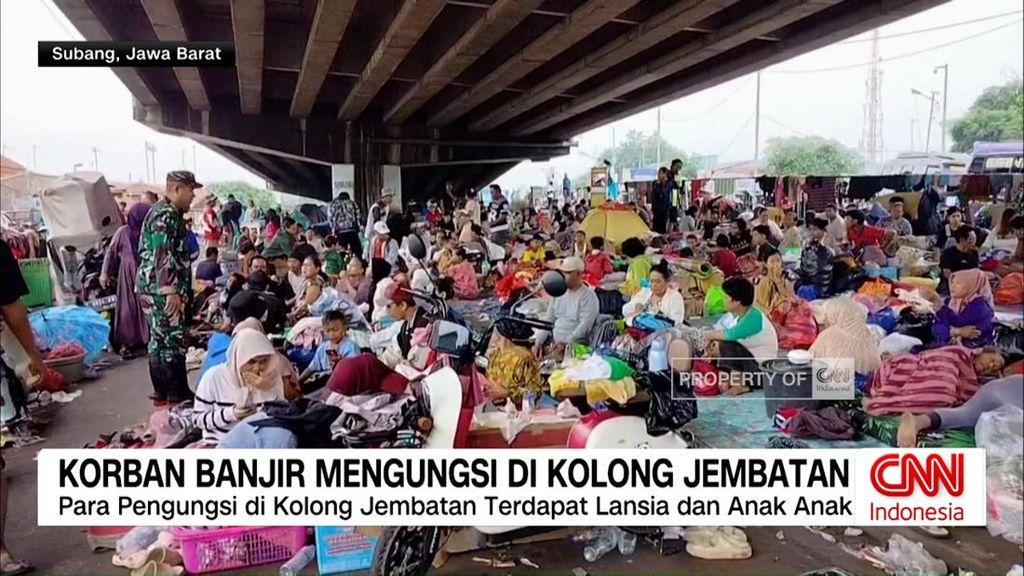 VIDEO: Korban Banjir Terpaksa Mengungsi di Kolong Jembatan