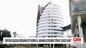 VIDEO: Penyidik Geledah Kediaman Siti Nurbaya