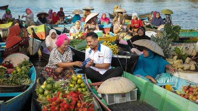 BRI mencatat penyaluran KUR Rp178,08 triliun untuk 3,8 juta debitur, fokus pada sektor produksi dan penguatan ekonomi rakyat, Komitmen berkelanjutan untuk UMKM.