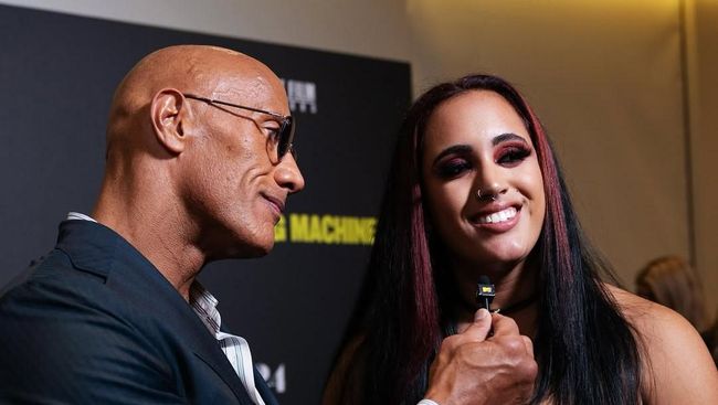 Simone Johnson Putri The Rock Pensiun dari Dunia Gulat di Usia 24 Tahun