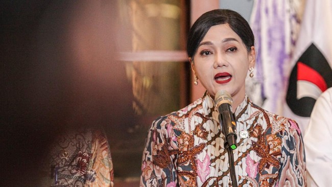 Pejabat Pengganti Ketua dan Wakil Ketua Dewan Komisioner OJK Friderica Widyasari Dewi membeberkan delapan rencana aksi untuk reformasi integritas bursa saham.