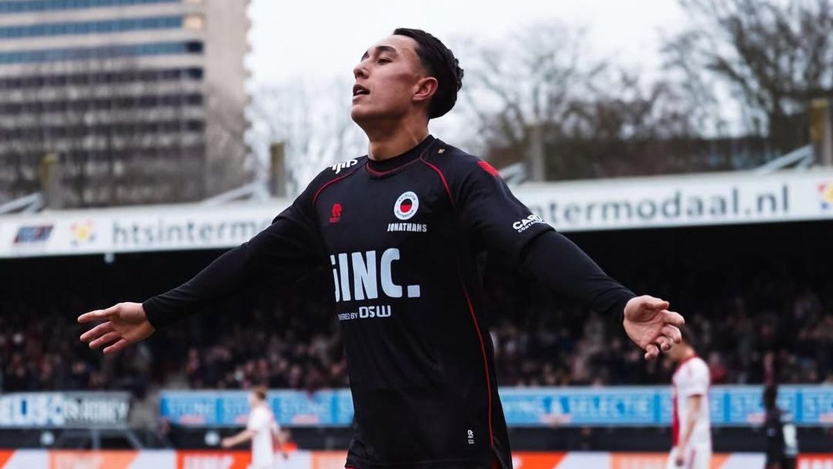 Miliano Jonathans Cetak Gol, Excelsior Bikin Ajax Gigit Jari