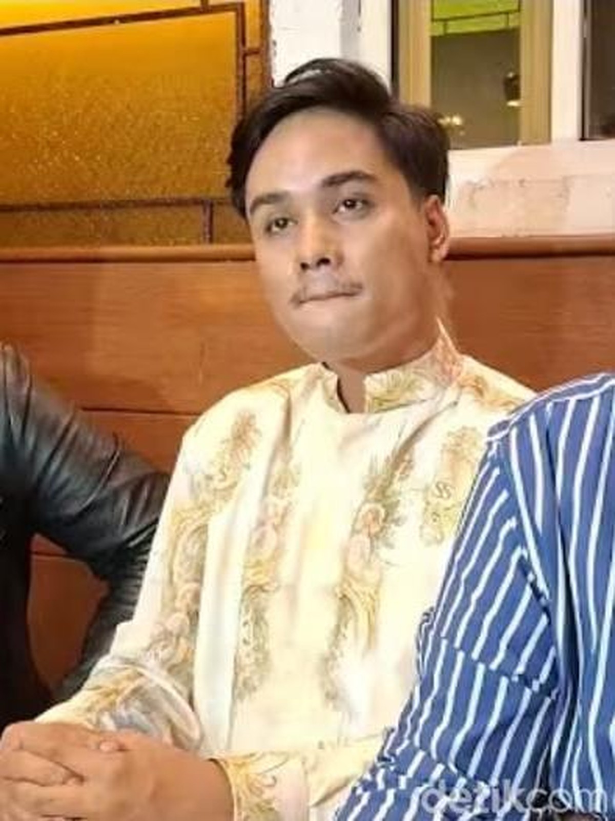 Ressa Rizky bicara kepada wartawan di Mampang&comma; Jakarta Selatan&period;