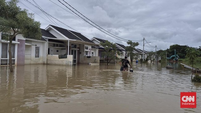 Sebanyak 118 keluarga di Desa Jenggot, Kabupaten Tangerang terisolasi akibat banjir selama 10 hari.
