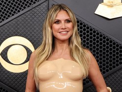 Seperti Nyamar, Gaya Alter Ego Heidi Klum Tak Dikenali Saat Nonton Coachella