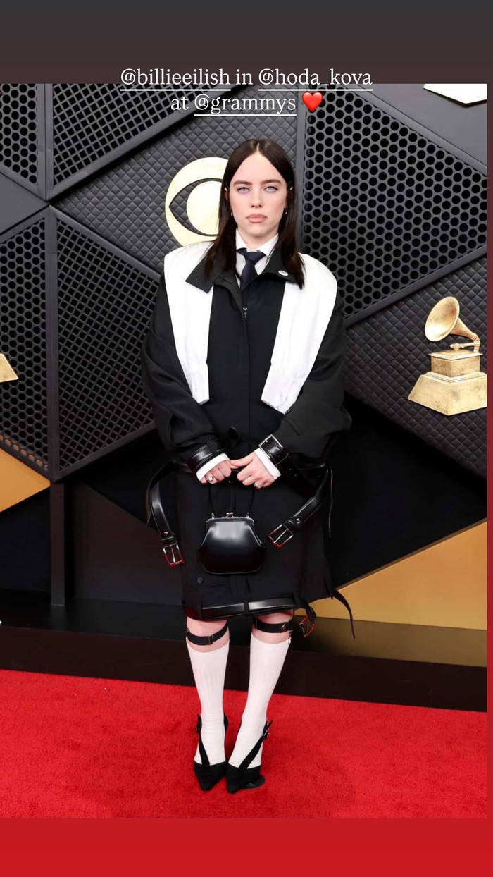 Billie Eilish di Grammys 2026. Ia mengenakan rancangan Hodakova.