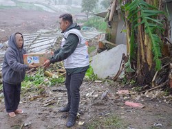 BRI Peduli Dampingi Anak-anak Korban Longsor di Bandung Barat