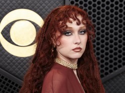 Chappell Roan Tanggapi Kritik soal Gaya Liarnya di Grammy Awards 2026