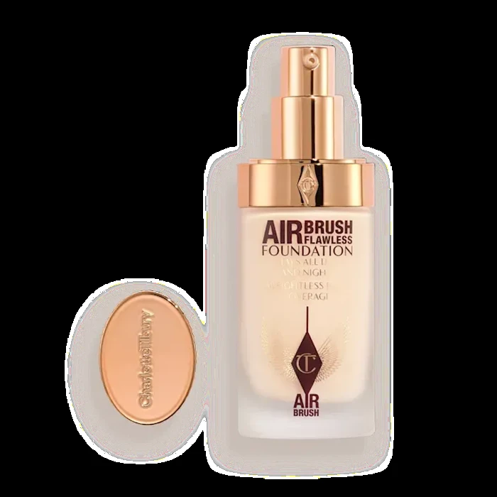 Charlotte Tilbury Airbrush Flawless Foundation menggunakan teknologi Powder Blur AIRtech untuk hasil flawless seperti di-airbrush.