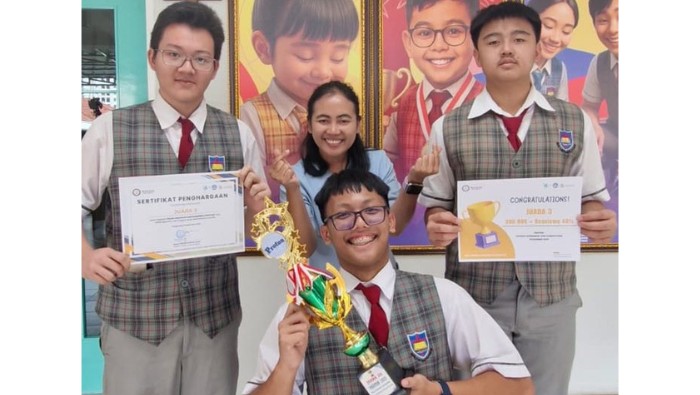 Dalam kesempatan kali ini SMAK TIRTAMARTA BPK PENABUR diwakili oleh tiga orang siswanya yaitu Vincent Agustinus Indira, Daniel Dharma Huang dan Sixbry