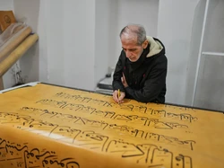 Manuskrip Al-Quran Ditulis Pakai Tangan Selama 6 Tahun