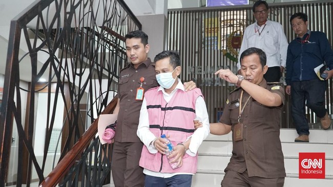 Kejaksaan Tinggi Sumatera Utara menetapkan ET, GM PT Yodya Karya, sebagai tersangka korupsi proyek Waterfront City Danau Toba yang merugikan negara Rp13 miliar.