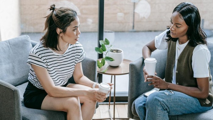 Merendahkan orang lain. Tindakan yang akan menyakiti orang lain, tidak sopan, dan egois akan membuat orang kehilangan respect