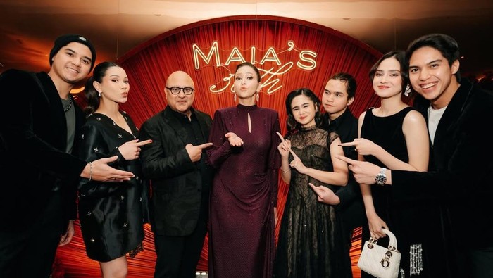 Gaya Maia dan Keluarga di Perayaan Ulang Tahun ke-50, Didominasi Outfit Hitam Elegan