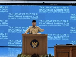 Kelakar Prabowo Pakai Kacamata di Tengah Pidato: Saya Penuhi Syarat Lansia