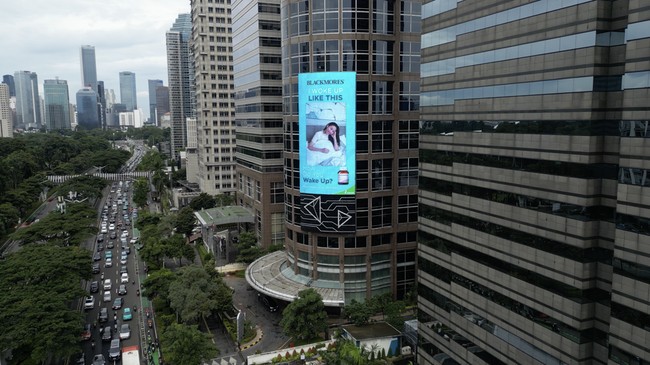 Prisma Advertising meluncurkan kampanye #IWokeUpLikeThis untuk Blackmores, menghubungkan media sosial dengan ruang publik secara real-time.