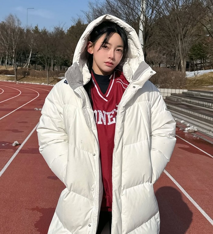 Sejak awal kemunculannya di Pulau Neraka 'Single's Inferno 5', atlet kelahiran 5 April 1996 tersebut sukses menyita perhatian kontestan lain dengan aura cantik karismatiknya yang kuat dan menempati peringkat 1 popularitas./ Foto: instagram.com/arb0r_day